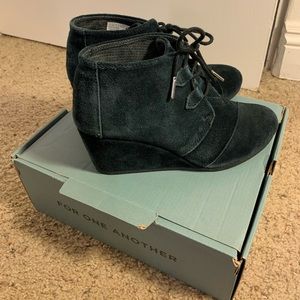 Toms Kala wedge bootie